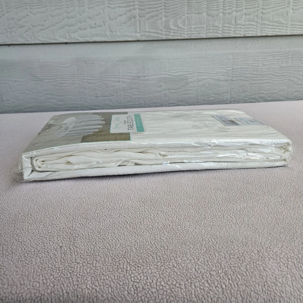 Town & Country Spring Jubilee Damask 70